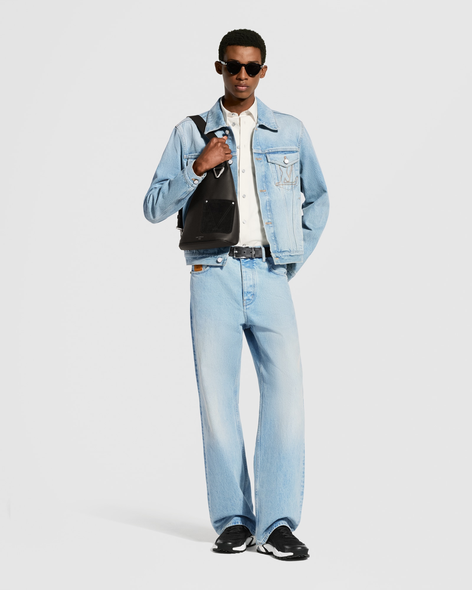 LOUIS VUITTON ルイヴィトン セキュインLVロゴ ワイドレッグデニム ワイドレッグフィットデニムパンツ ｜ルイ・ヴィトン 公式サイト - 1AGIWO